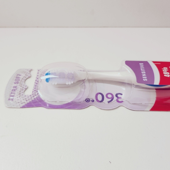 🍭7/$15 Colgate Extra Soft Toothbrush for Sensitive Teeth - Picture 3 of 9
